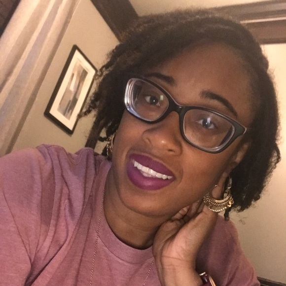 Meet your Posher, Letoya - Picture 1 of 1